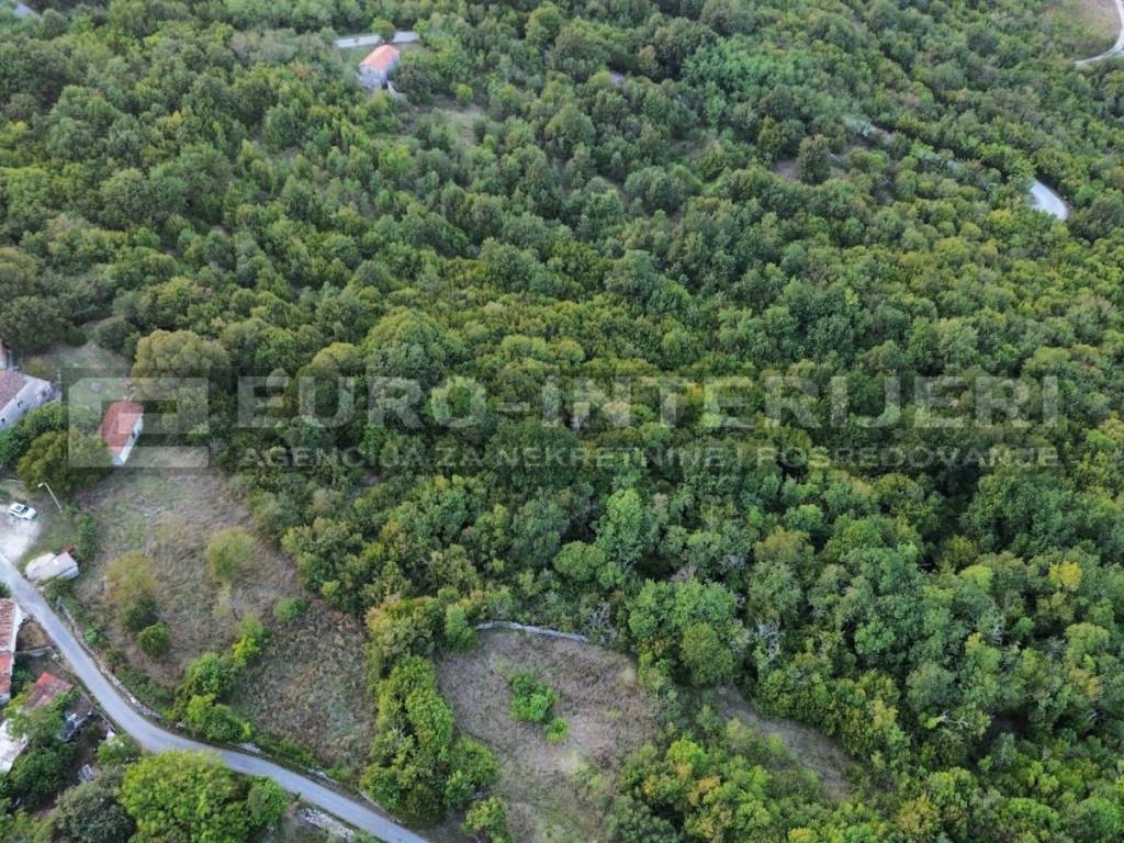 PRODAJA GRADjEVINSKOG ZEMLJISTA - ISTRA