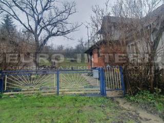 Prodaja gradjevinsko zemljiste Podsused s kucom i gospodarskim objektima povrsine 1336 m2