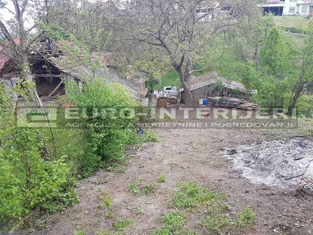 Prodaja gradjevinsko zemljiste Podsused s kucom i gospodarskim objektima povrsine 1336 m2