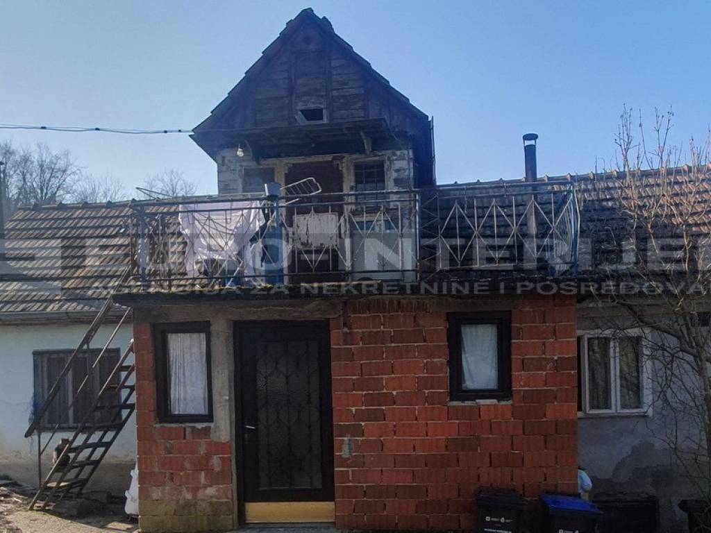 Prodaja gradjevinsko zemljiste Podsused s kucom i gospodarskim objektima povrsine 1336 m2