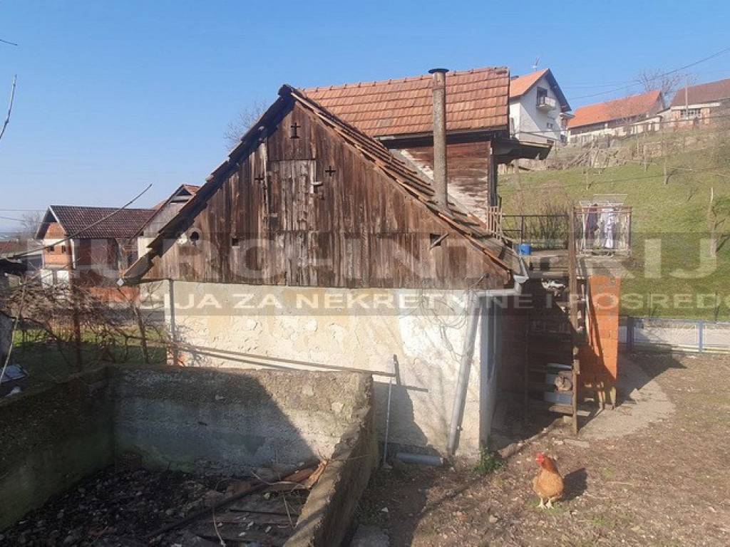 Prodaja gradjevinsko zemljiste Podsused s kucom i gospodarskim objektima povrsine 1336 m2