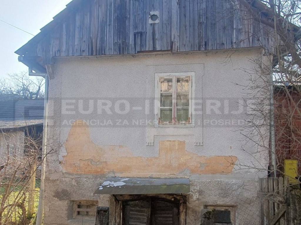 Prodaja gradjevinsko zemljiste Podsused s kucom i gospodarskim objektima povrsine 1336 m2