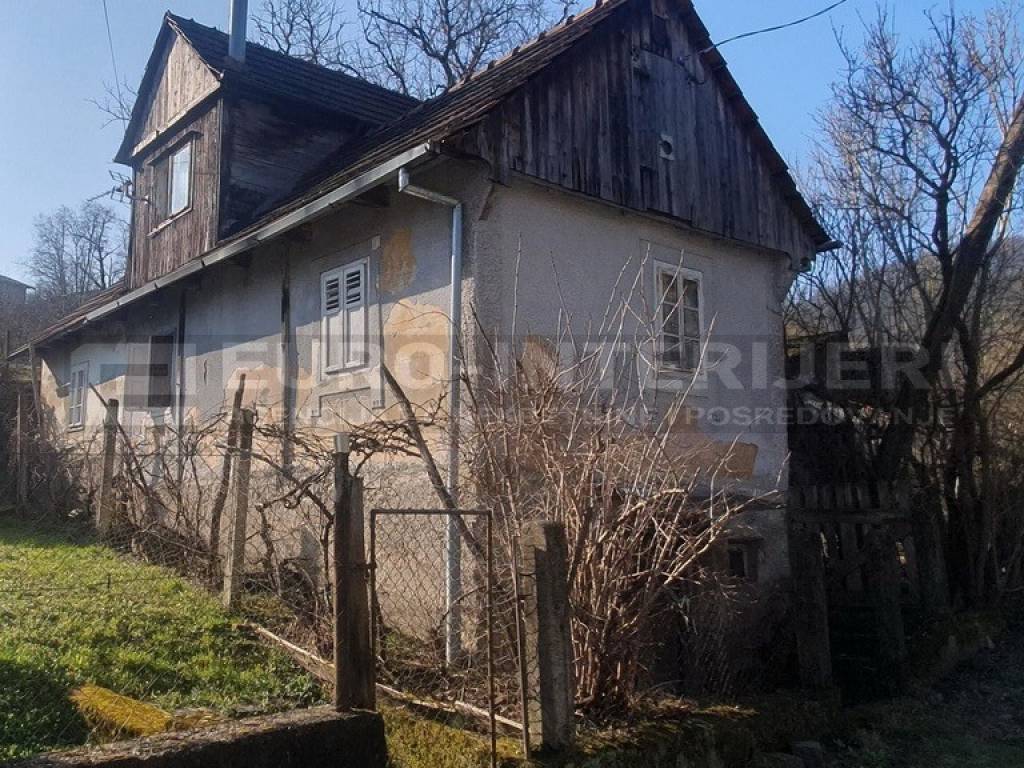 Prodaja gradjevinsko zemljiste Podsused s kucom i gospodarskim objektima povrsine 1336 m2