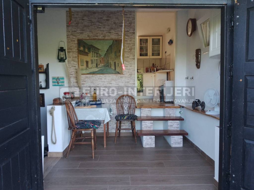 KLOSTAR IVANIC, prodaja kuca Sobocani - stol za jelo