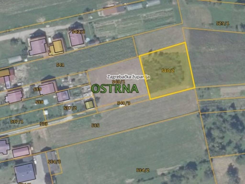 Gradjevinsko zemljiste u mirnom naselju Mala Ostrna. Samo 6 km od Dugog Sela.