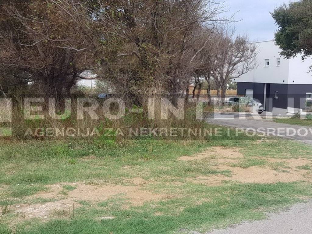 PRODAJA GRADjEVINSKOG ZEMLJISTA - PAG