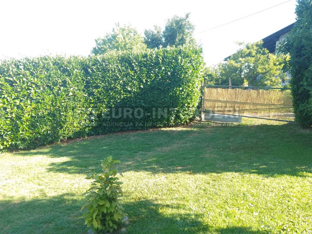 KLOSTAR IVANIC, prodaja kuca Sobocani - dvoriste ziva ograda