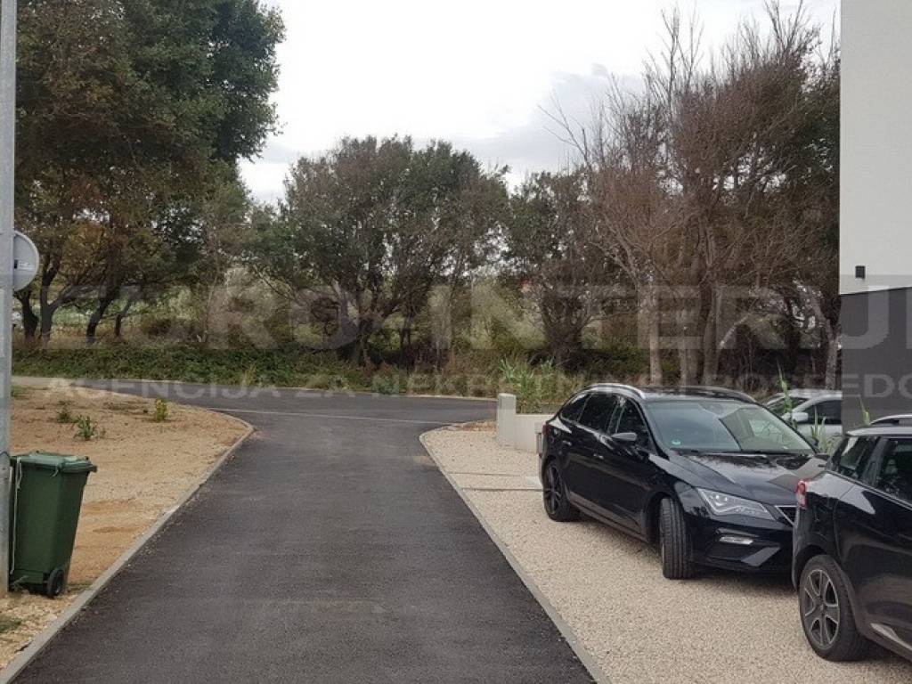 PRODAJA GRADjEVINSKOG ZEMLJISTA - PAG