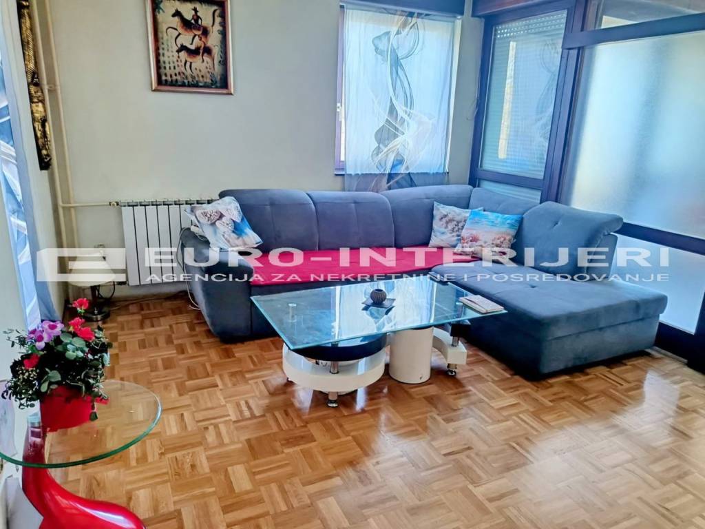 PRODAJA STANOVA ZAGREB, MALESNICA DNEVNI BORAVAK - KUTNA GARNITURA