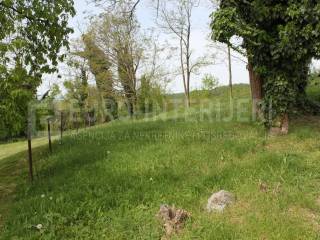 Gradjevinsko zemljiste na Bizeku , pogled na grad.