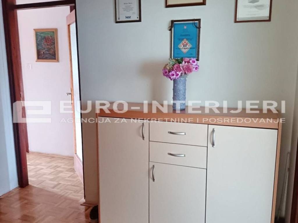 PRODAJA STANOVA ZAGREB, MALESNICA - KOMODA U HODNIKU