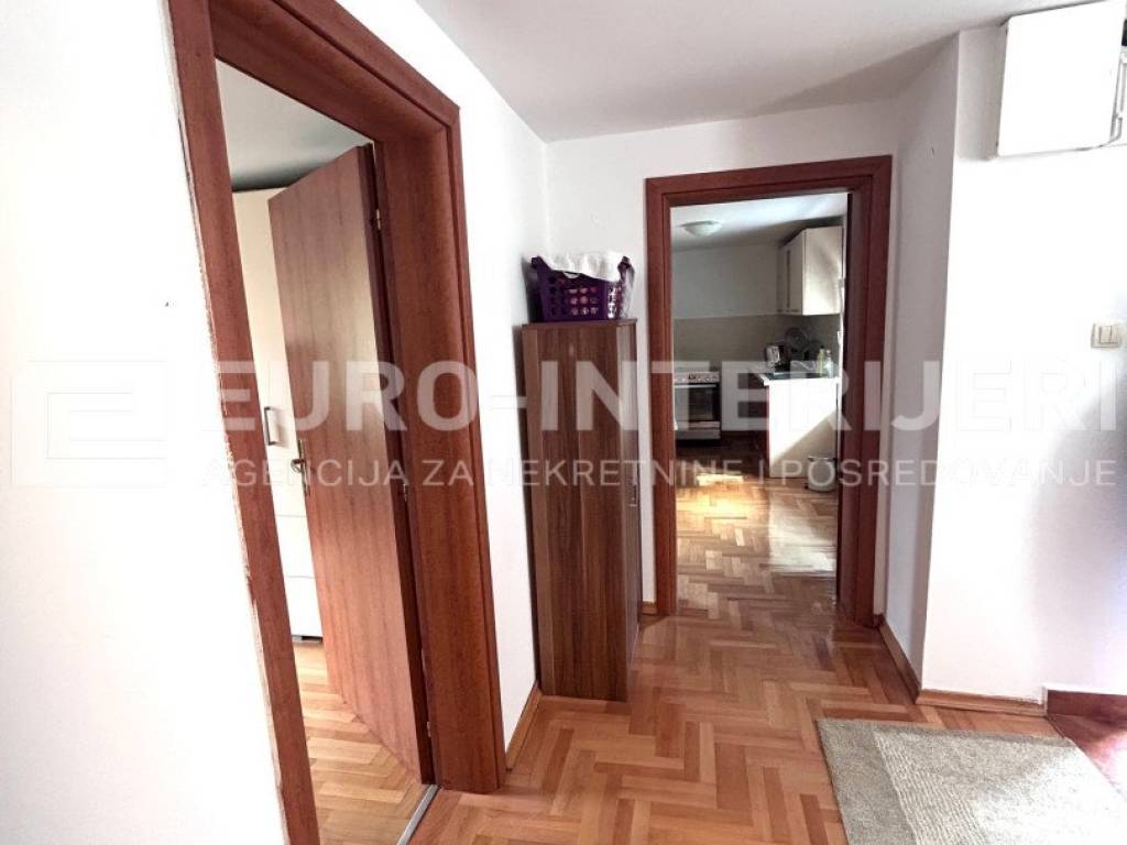 Zagreb, stan za najam  Gajnice - Kancelak hodnik