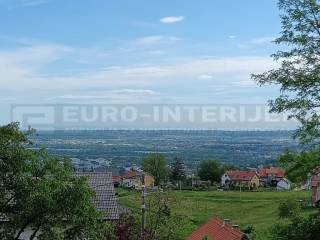 Gradjevinsko zemljiste na Bizeku , pogled na grad.