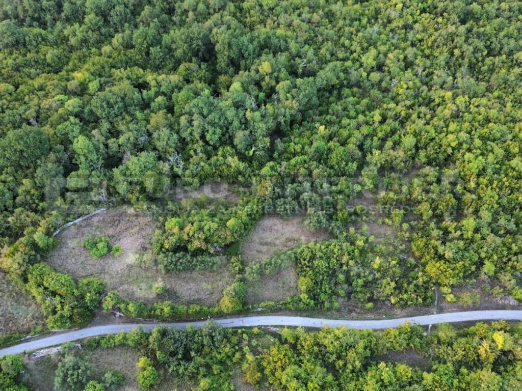 PRODAJA GRADjEVINSKOG ZEMLJISTA - ISTRA