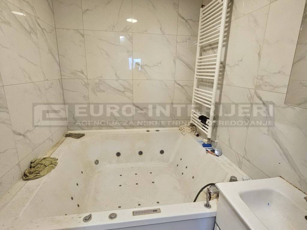 PRODAJA STANOVA ZAGREB, TRNJE - PRISAVLJE KUPAONA JACUZI KADA