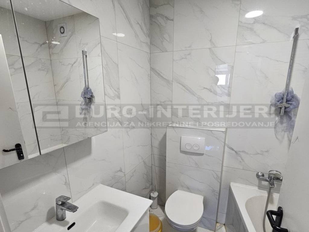 PRODAJA STANOVA ZAGREB, TRNJE - PRISAVLJE KUPAONA S KADOM