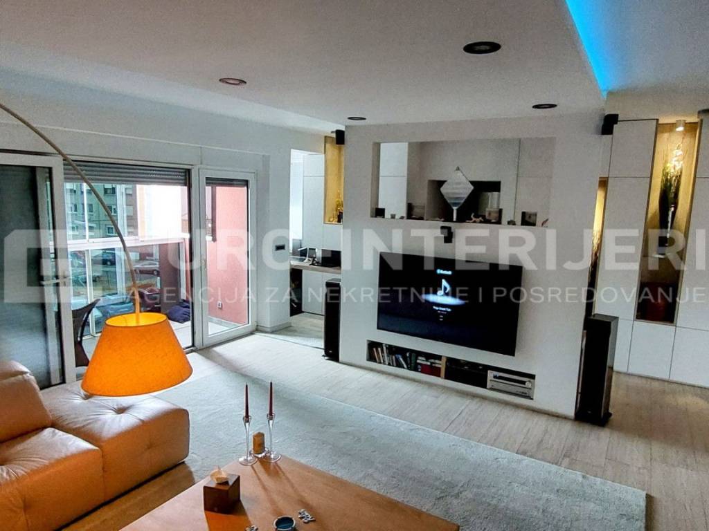 PRODAJA STANOVA ZAGREB - STENJEVEC EKSKLUZIVAN PENTHOUSE DNEVNA SOBA