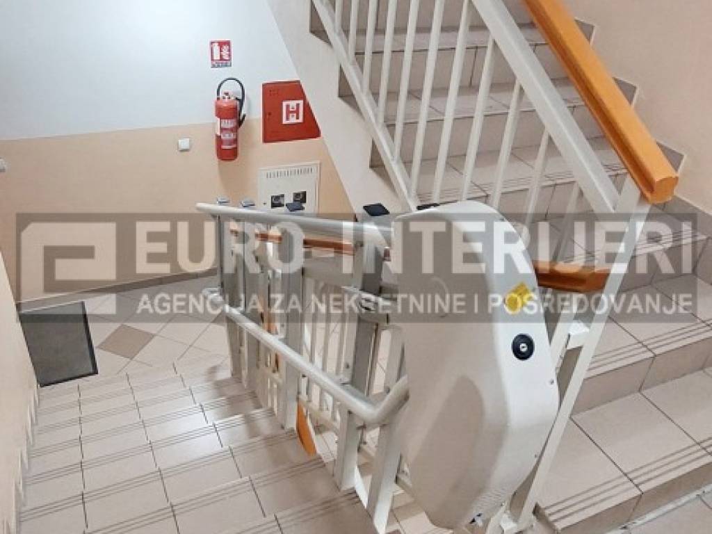 PRODAJA STANOVA ZAGREB, PODSUSED - ULAZNO STEPENISTE ZA INVALIDE