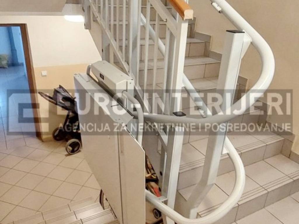 PRODAJA STANOVA ZAGREB, PODSUSED - ULAZNO STEPENISTE ZA INVALIDE