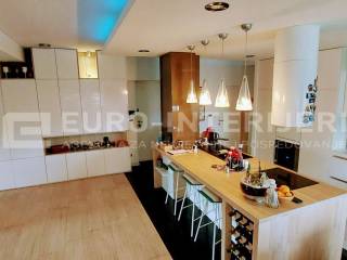 PRODAJA STANOVA ZAGREB - STENJEVEC EKSKLUZIVAN PENTHOUSE KUHINJSKI OTOK