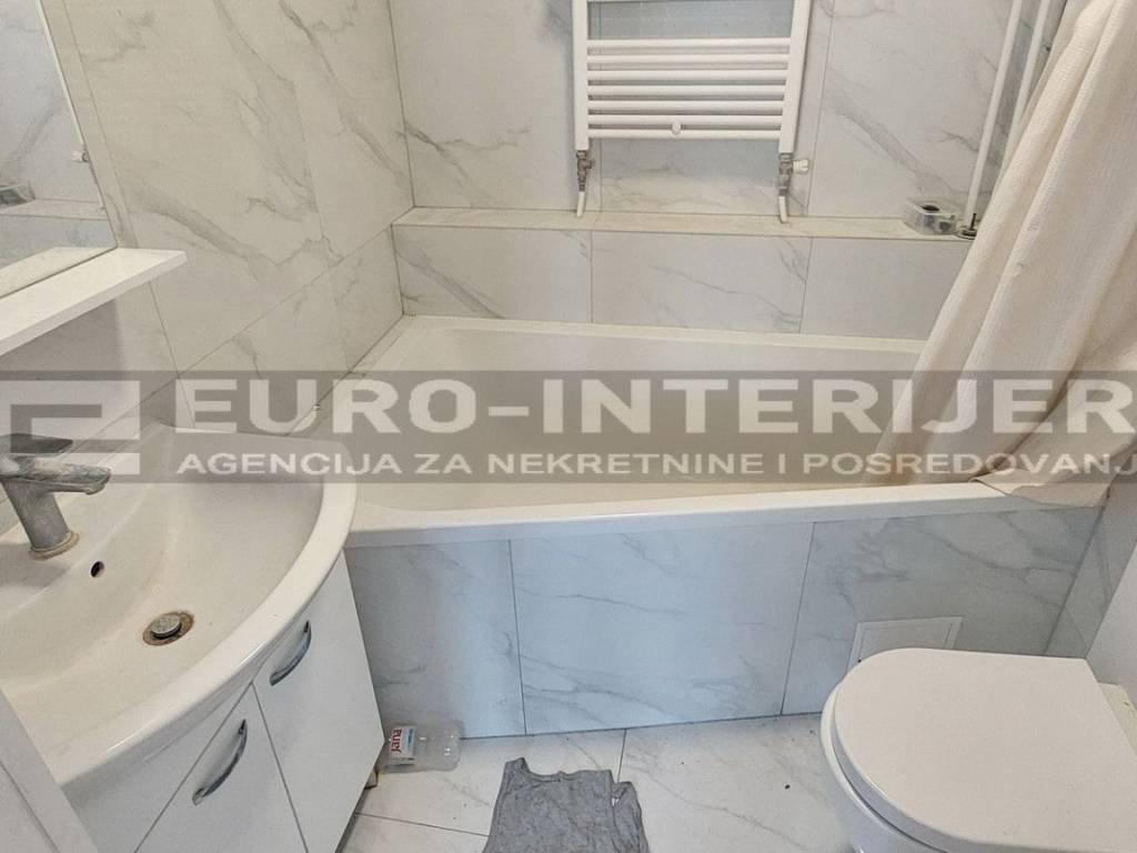 PRODAJA STANOVA ZAGREB, TRESNJEVKA KUPAONA S KADOM