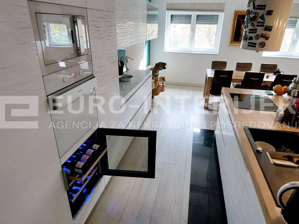 PRODAJA STANOVA ZAGREB - STENJEVEC EKSKLUZIVAN PENTHOUSE RASHLADNA VITRINA