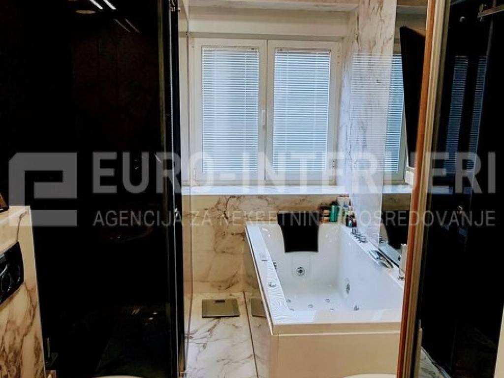 PRODAJA STANOVA ZAGREB - STENJEVEC EKSKLUZIVAN PENTHOUSE KUPAONA 2 KADA