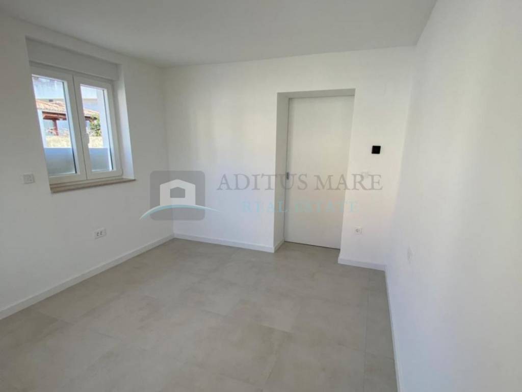 Stan u kući, Prodaja, Šibenik - Okolica, Brodarica