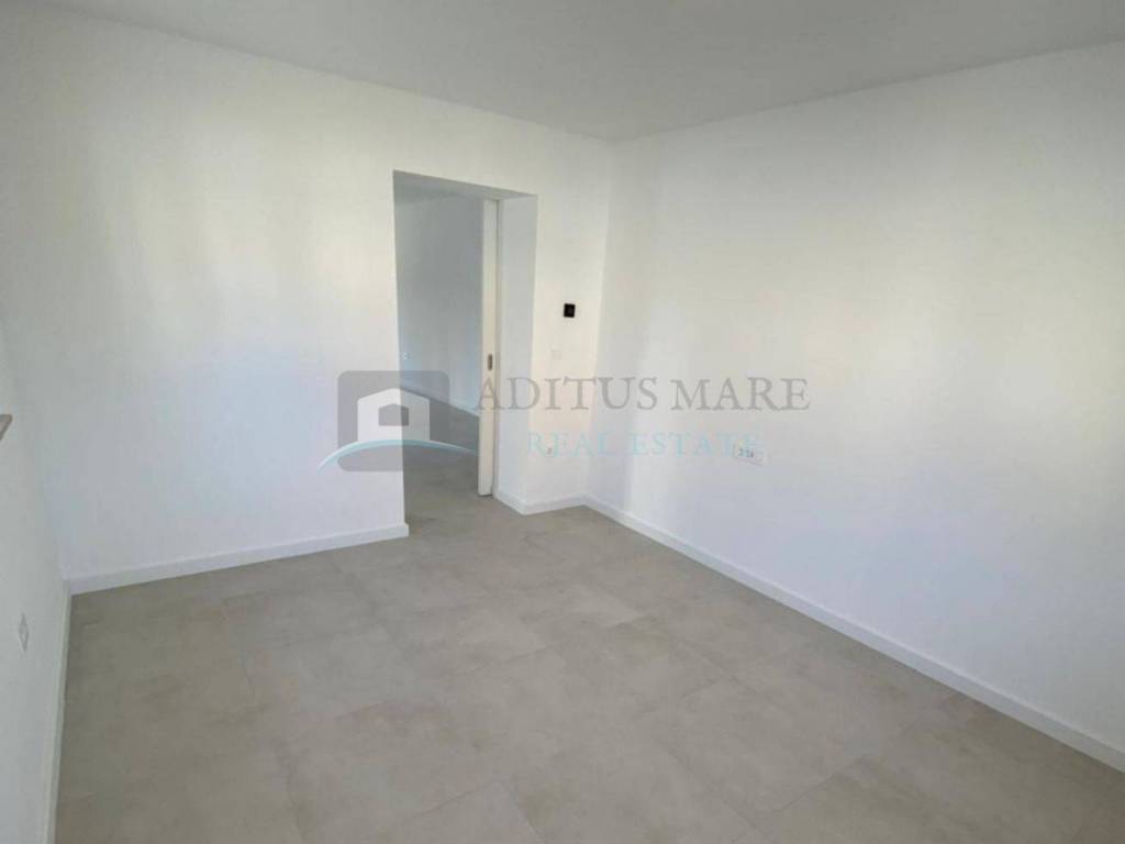 Stan u kući, Prodaja, Šibenik - Okolica, Brodarica