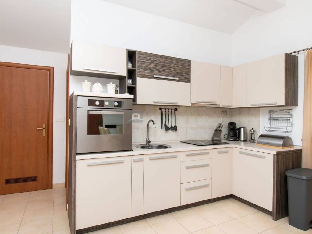 Stan u zgradi, Najam, Vodice, Vodice