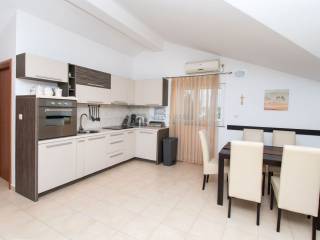 Stan u zgradi, Najam, Vodice, Vodice