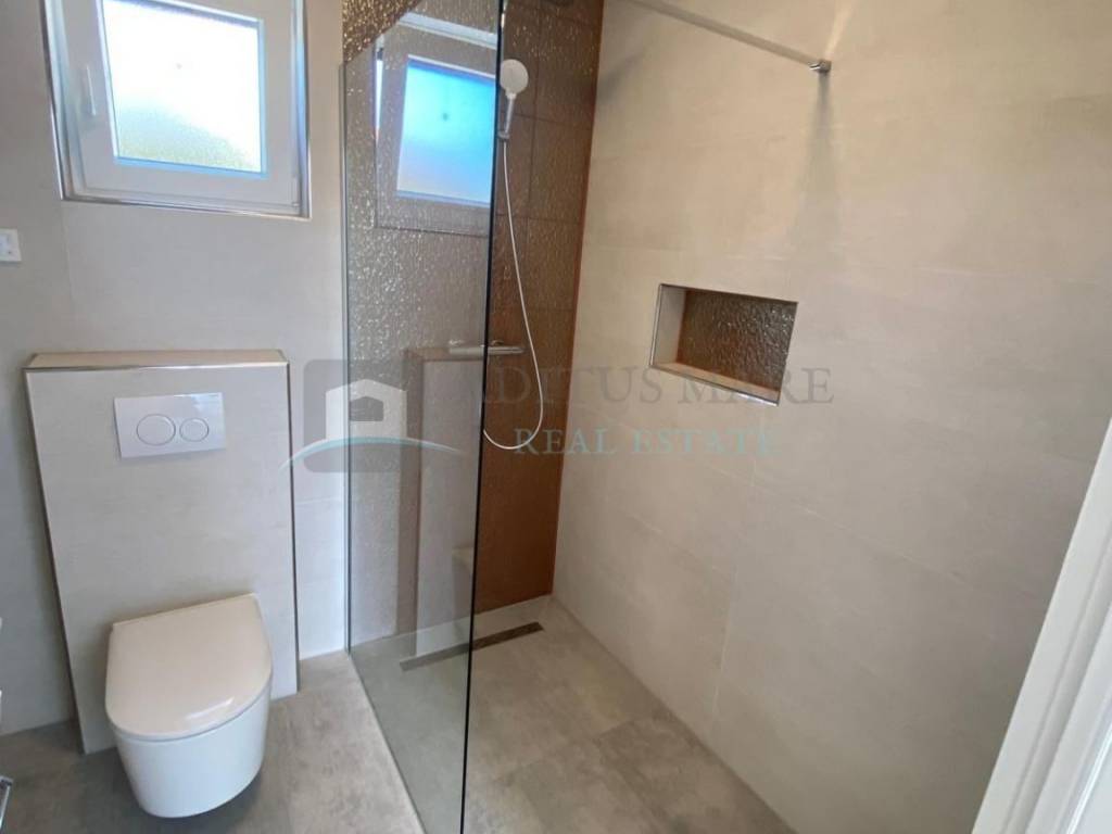 Stan u kući, Prodaja, Šibenik - Okolica, Brodarica