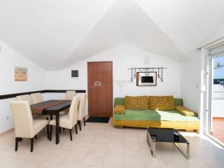 Stan u zgradi, Najam, Vodice, Vodice