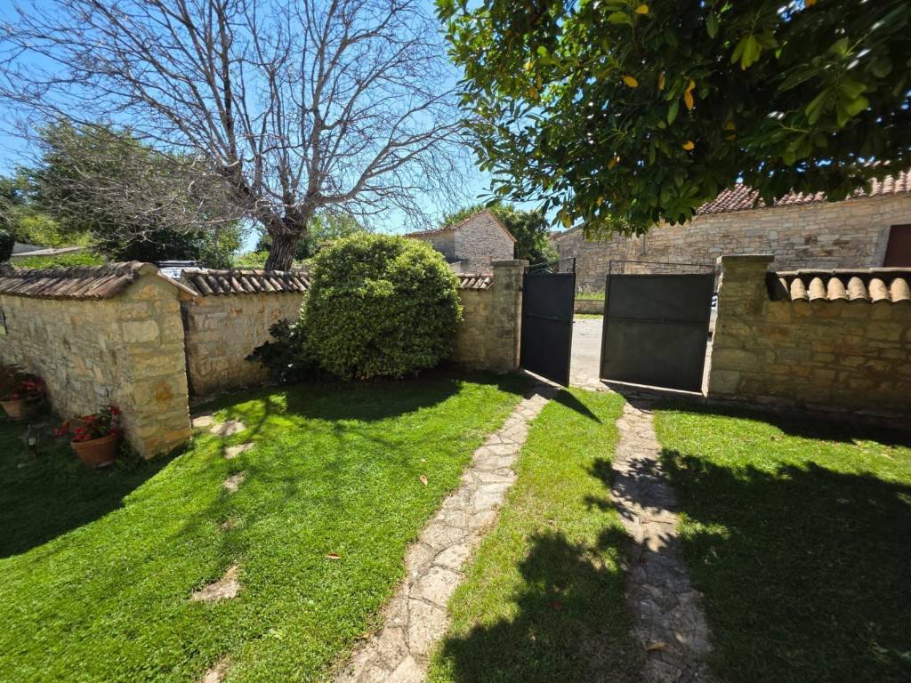 Kamena kuća, Prodaja, Tinjan, Tinjan