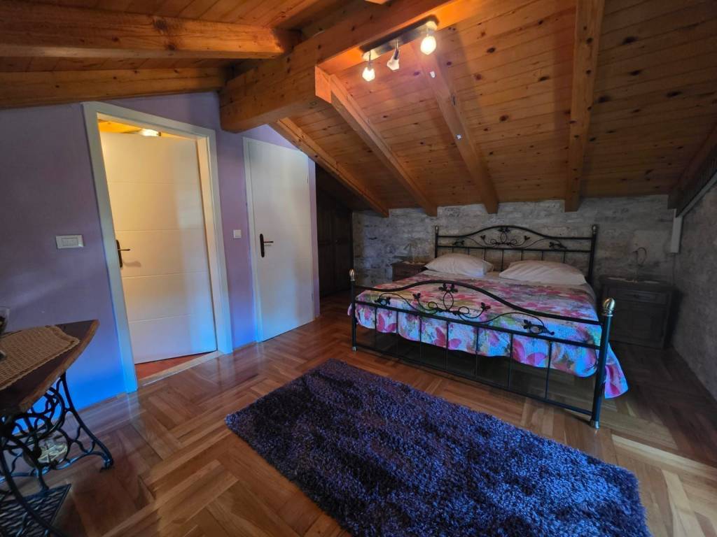 Kamena kuća, Prodaja, Tinjan, Tinjan