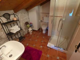 Kamena kuća, Prodaja, Tinjan, Tinjan