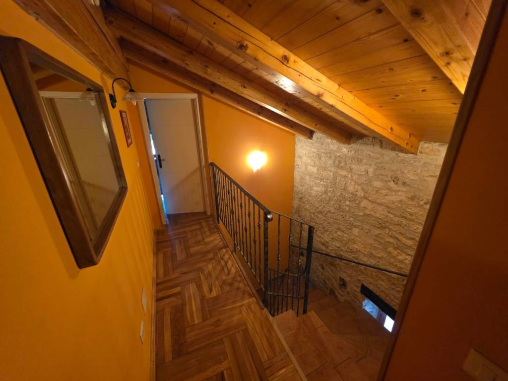 Kamena kuća, Prodaja, Tinjan, Tinjan