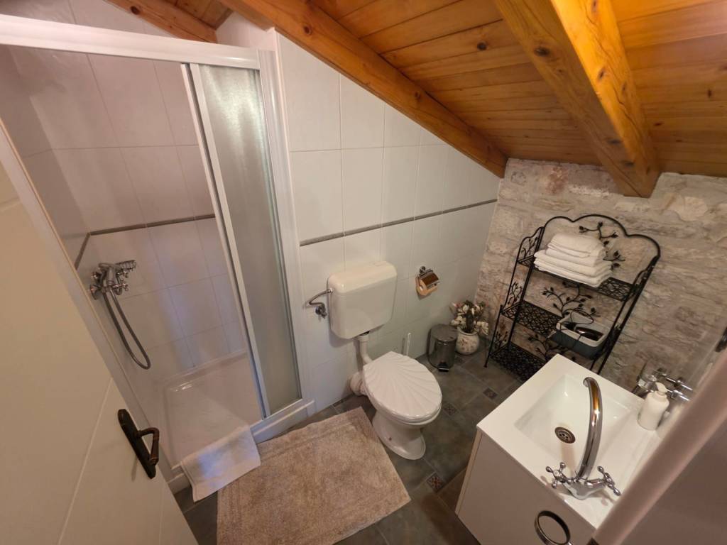 Kamena kuća, Prodaja, Tinjan, Tinjan