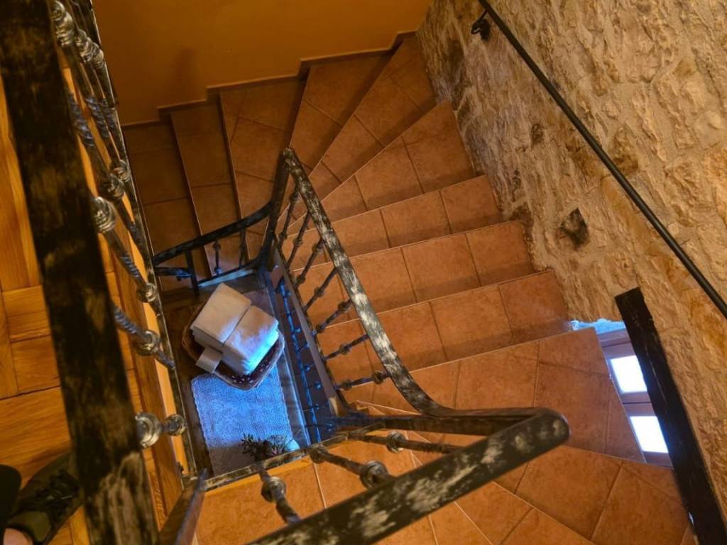 Kamena kuća, Prodaja, Tinjan, Tinjan