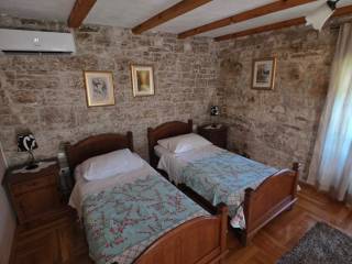 Kamena kuća, Prodaja, Tinjan, Tinjan