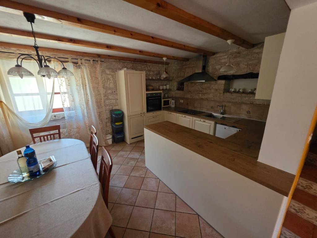 Kamena kuća, Prodaja, Tinjan, Tinjan