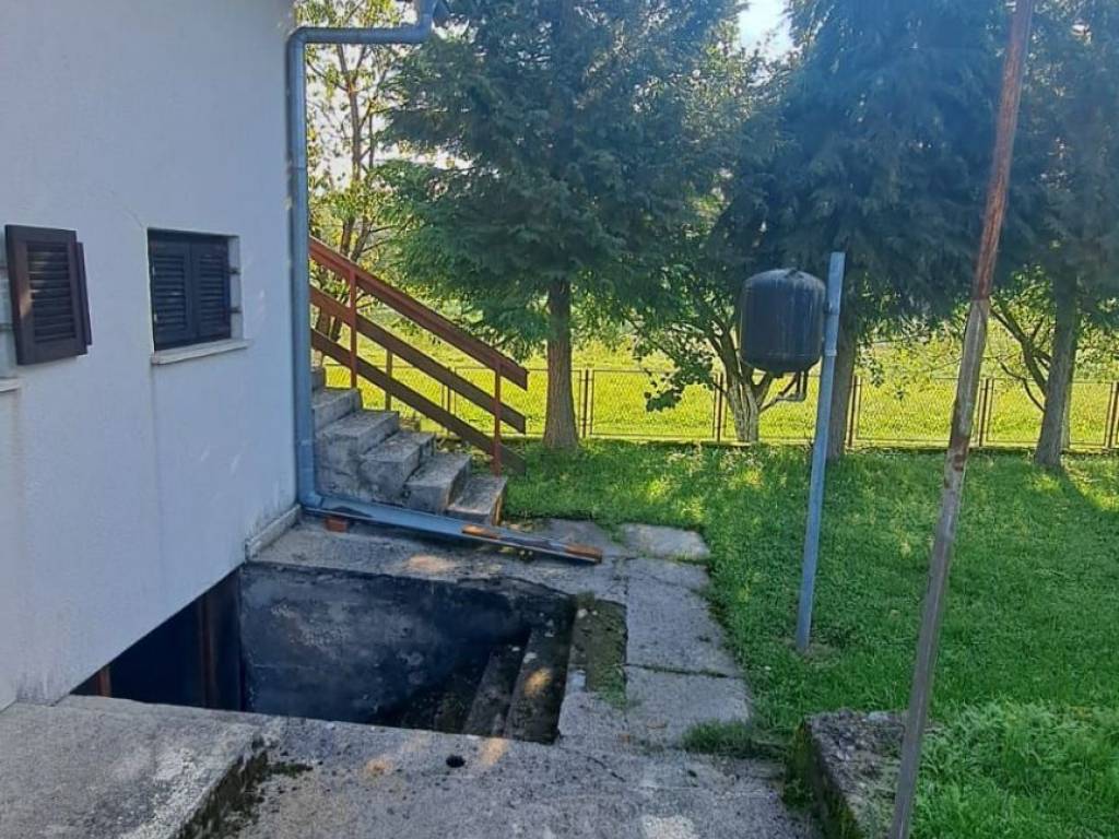 Kuća prizemnica, Prodaja, Lovinac, Ličko Cerje