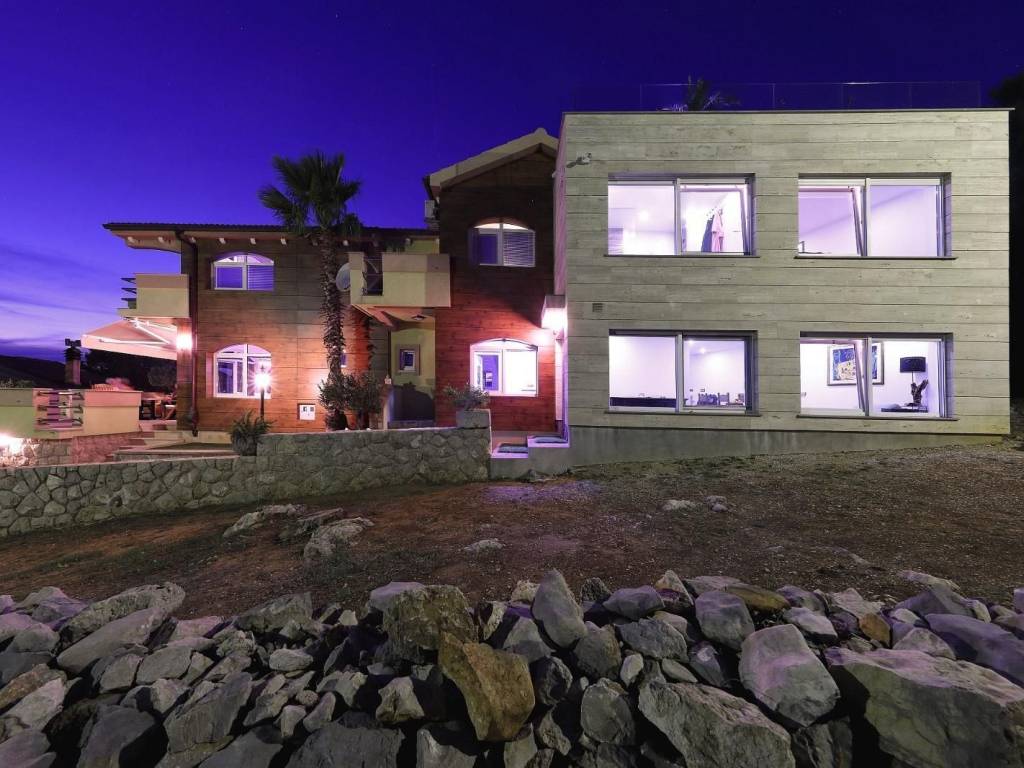 Vila, Prodaja, Starigrad, Tribanj