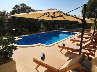 Vila, Prodaja, Starigrad, Tribanj