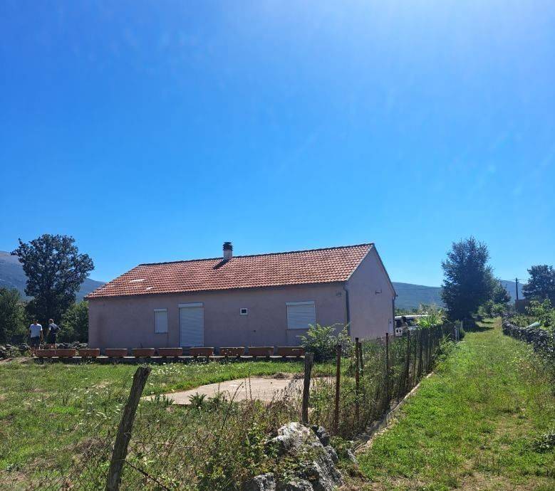 Kuća prizemnica, Prodaja, Vrlika, Ježević