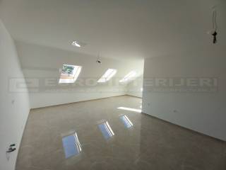 Prodajemo adaptiran stan u potkrovlju - Požega 86