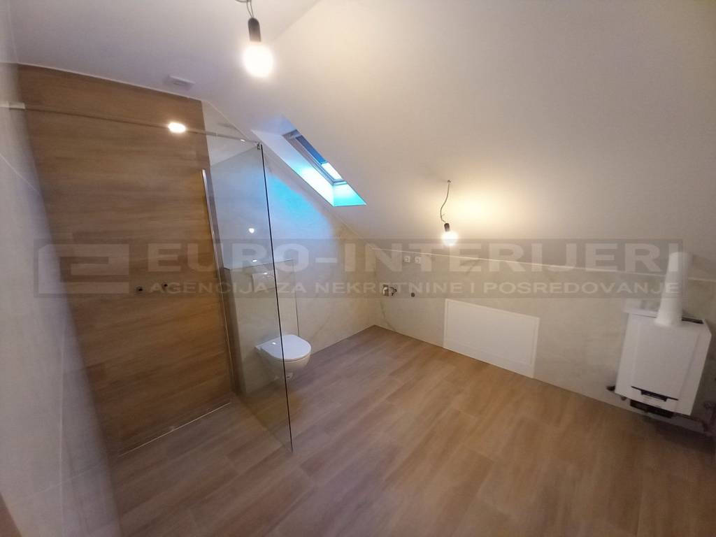 Prodajemo adaptiran stan u potkrovlju - Požega 86