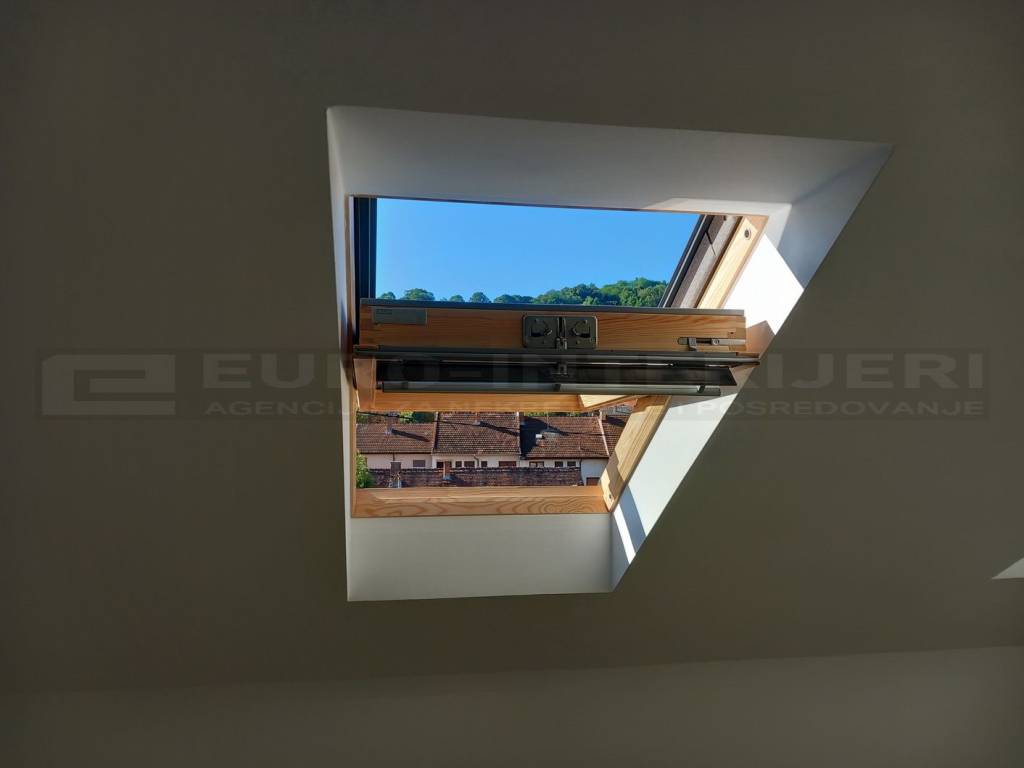 Prodajemo adaptiran stan u potkrovlju - Požega 86