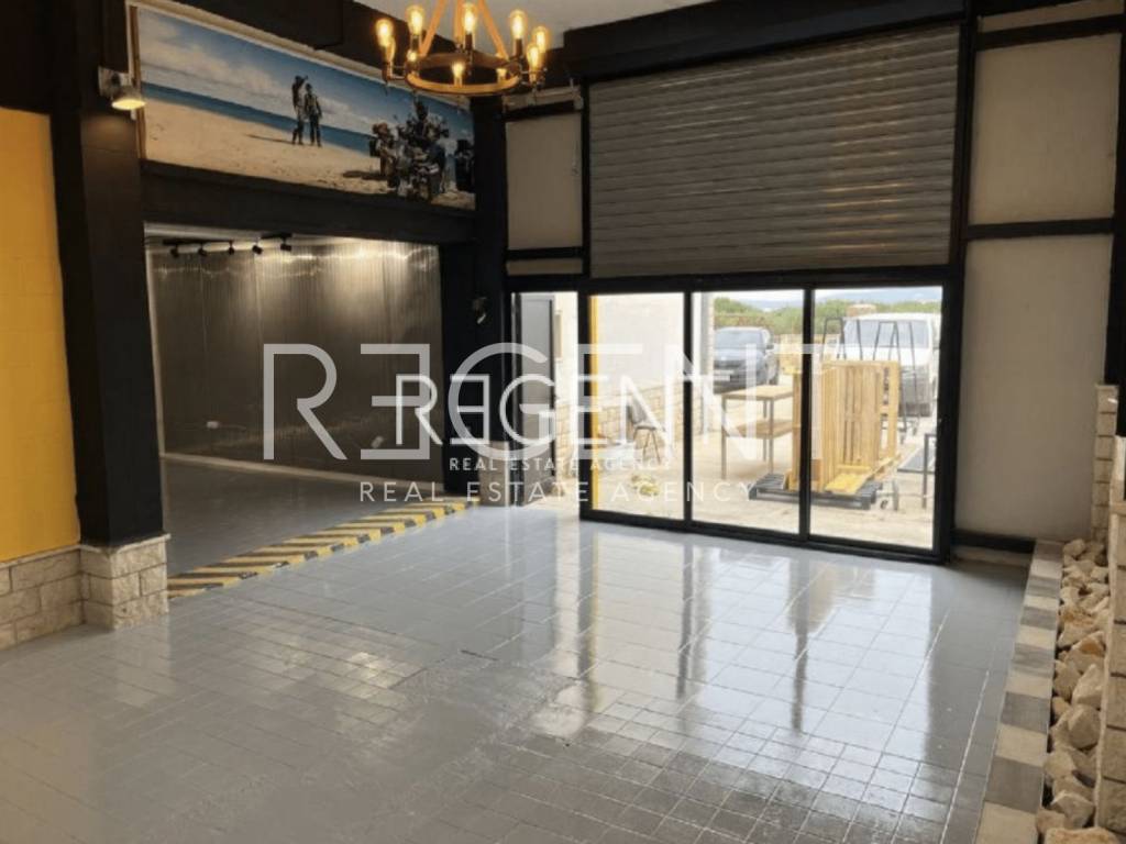 TROGIR - STAMBENO POSLOVNA ZGRADA01