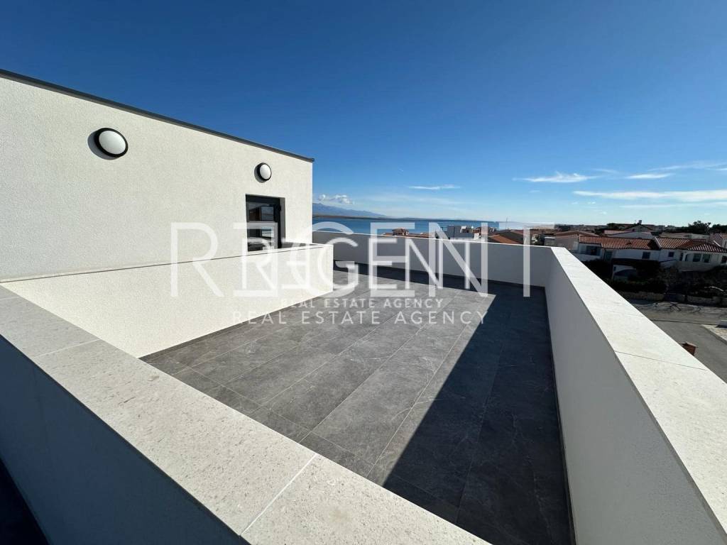 e816745f-5180-4035-a8b9-cffd8a99bfe7 2